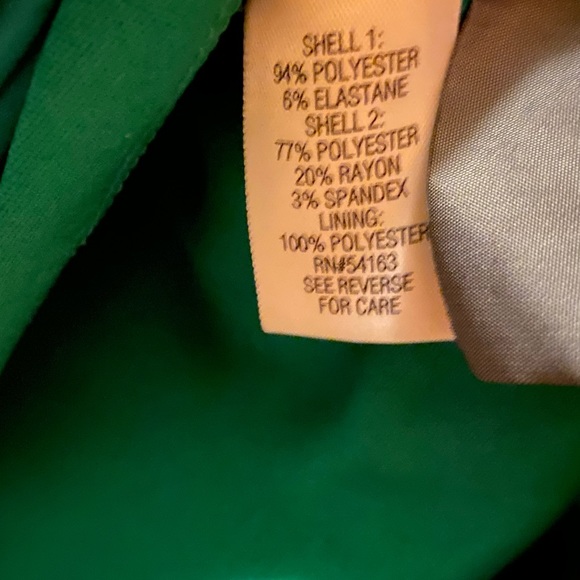☘️ Dana Buchman green and black dress. Lined and very well made. - Picture 8 of 13